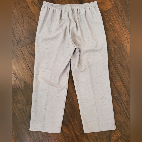 Alfred Dunner Cropped Pants 12P - Picture 2 of 7